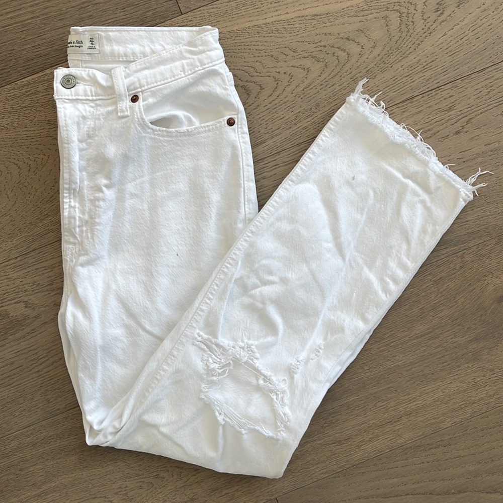 Abercrombie & Fitch Ultra High Rise Ankle Straight Jeans in White Destroy